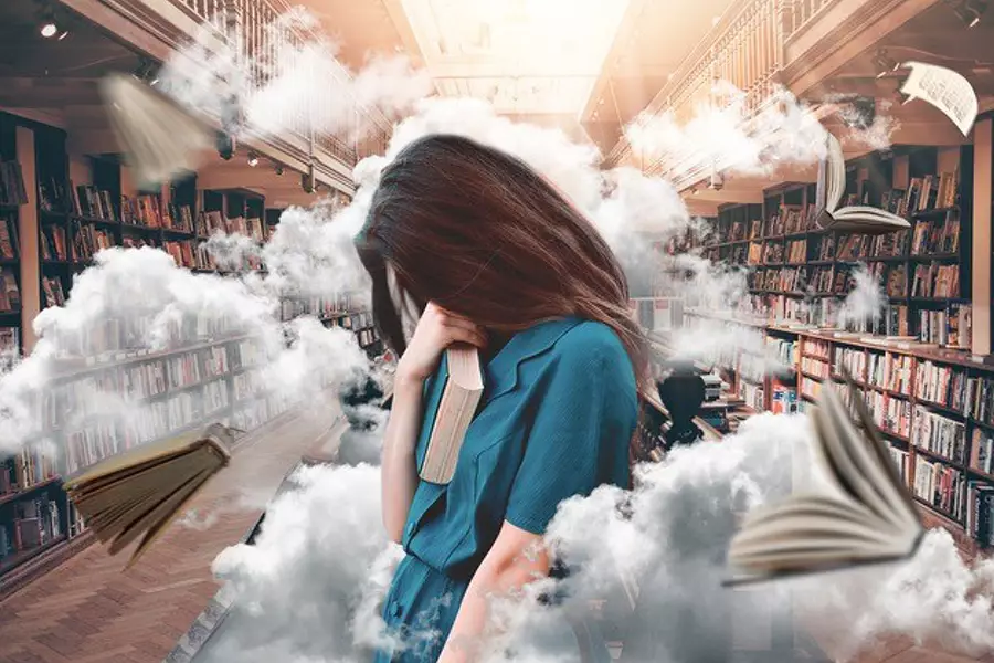 Image d'en-tête de l'article Je Réalise « Stop au stress 1/3 Comprendre le stress », sur laquelle l'on voit des livres qui virevoltent dans une bibliothèque, dans des nuages de fumée. Une femme en robe bleue et tenant un livre se trouve prise dans cette tempête, le visage caché par ses cheveux.